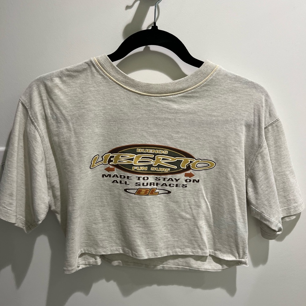 Vintage cropped graphic t-shirt thrifted in Portugal.